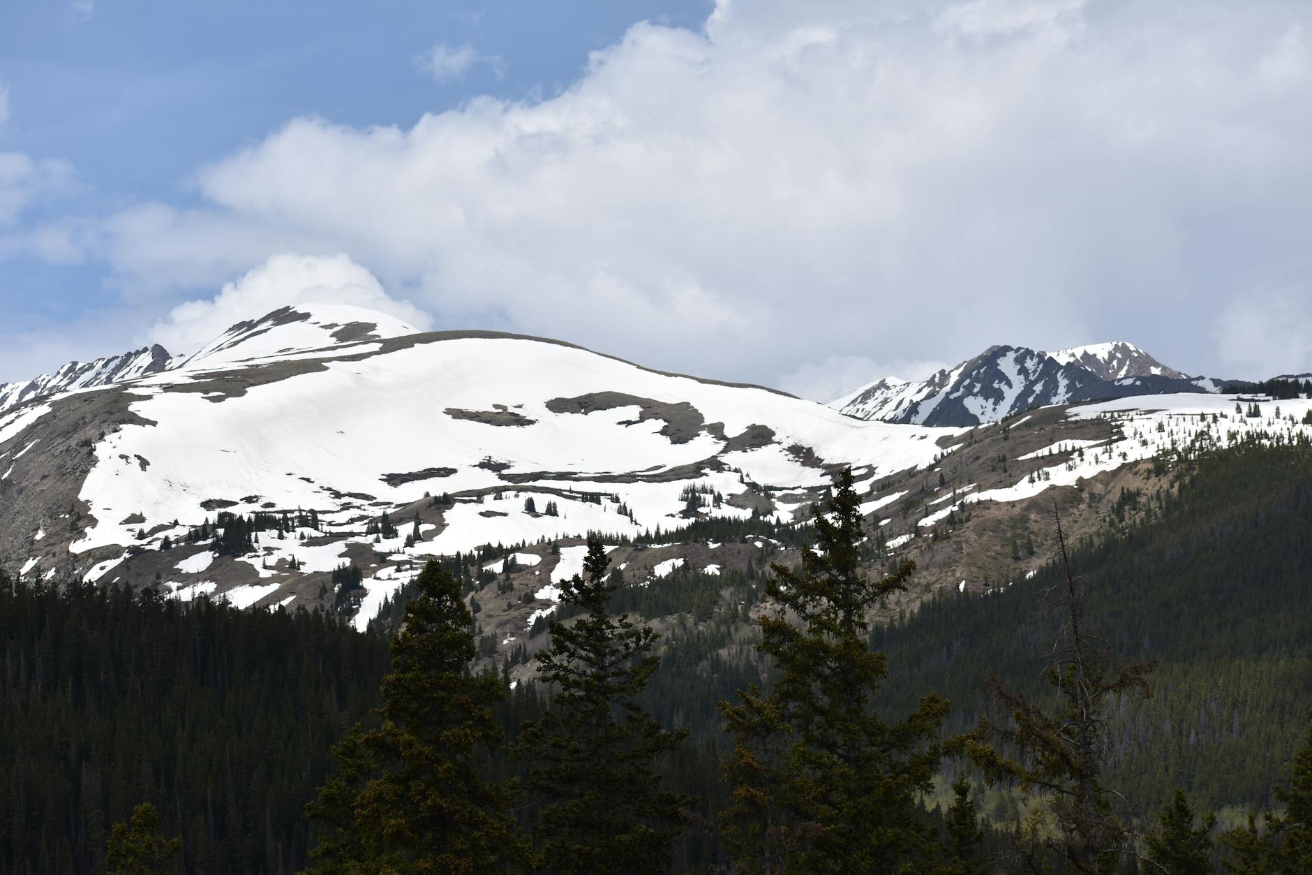 snow covered peaks in colorado rocky mountains
